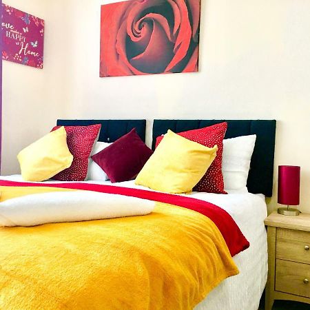 Studio Apartment, Private Bathroom And Parking Ilford Dış mekan fotoğraf