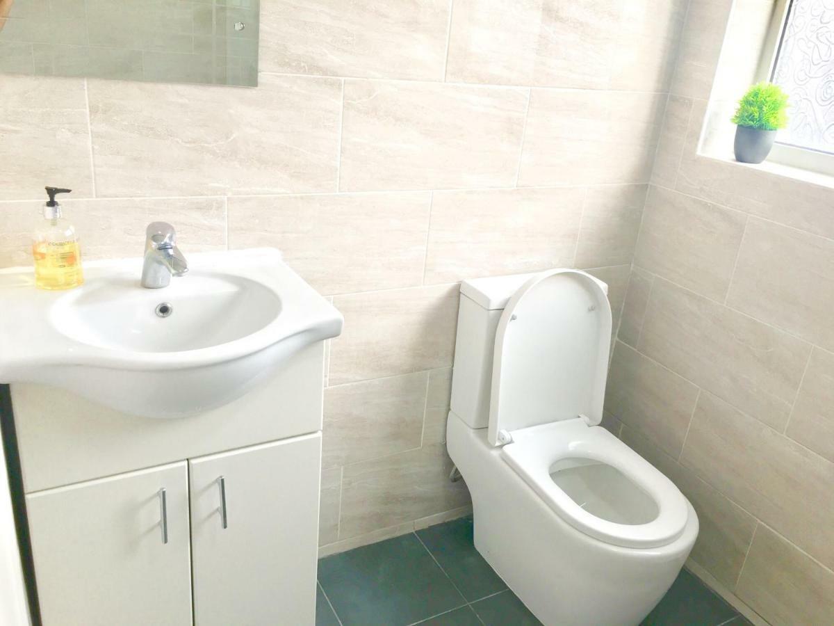 Studio Apartment, Private Bathroom And Parking Ilford Dış mekan fotoğraf