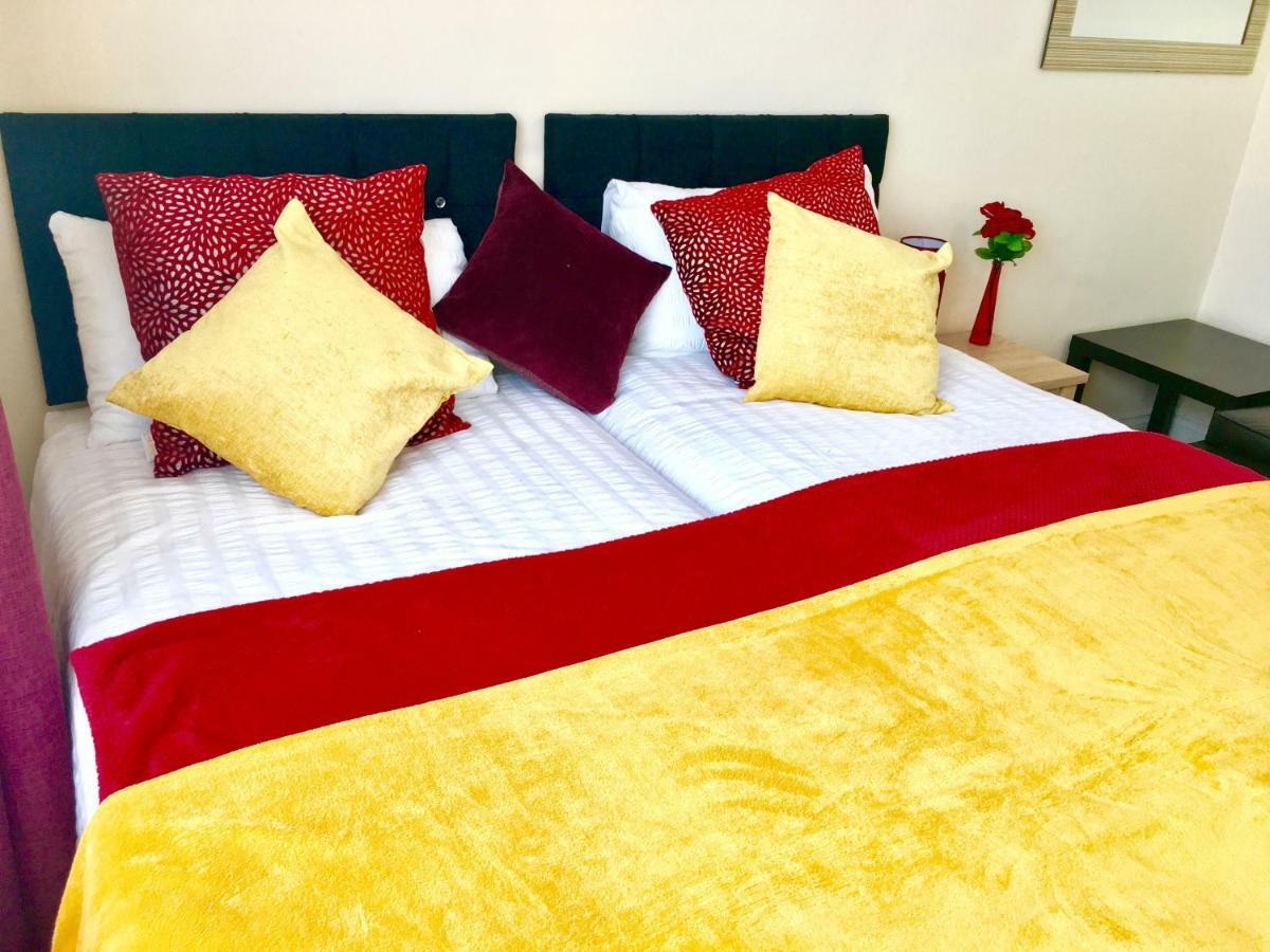 Studio Apartment, Private Bathroom And Parking Ilford Dış mekan fotoğraf