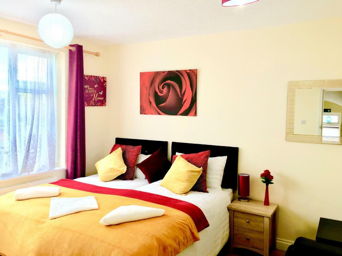 Studio Apartment, Private Bathroom And Parking Ilford Dış mekan fotoğraf