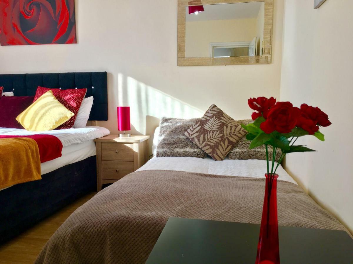Studio Apartment, Private Bathroom And Parking Ilford Dış mekan fotoğraf