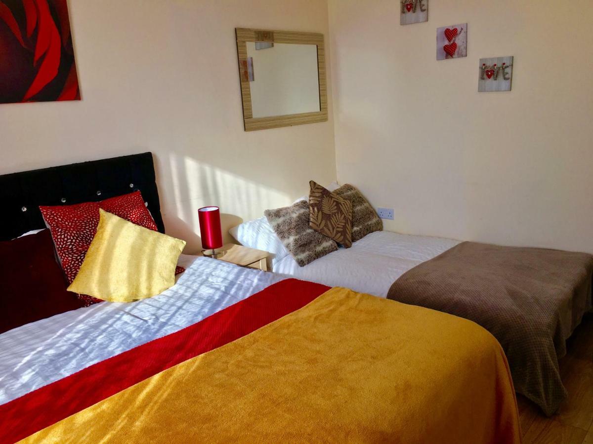 Studio Apartment, Private Bathroom And Parking Ilford Dış mekan fotoğraf